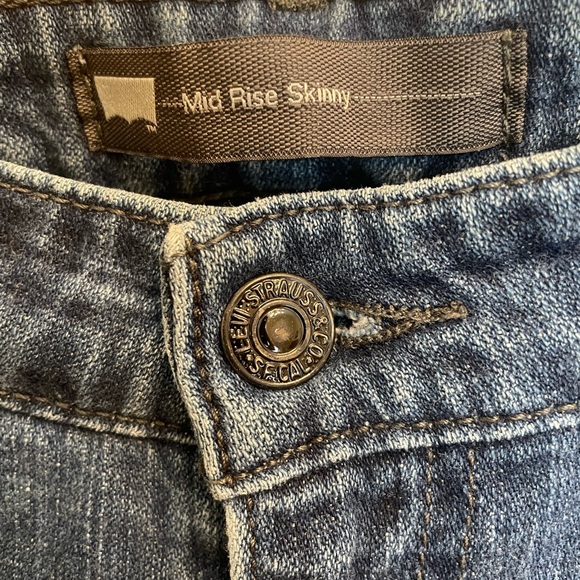 Levi’s Mid Rise Skinny Jeans - Picture 5 of 6